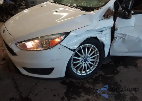 2016 Ford Focus S z USA, uszkodzony, nr VIN 1FADP3E24GL232852